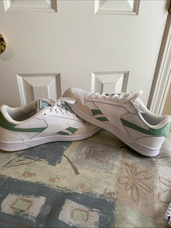 Reebok Shoes - Reebok Size 9 Court Advance White and Green Women’s Sneakers